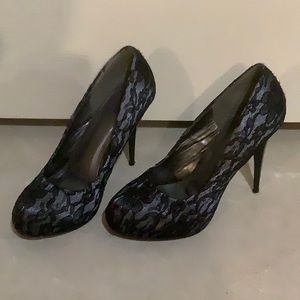 Dressy, lacey pump